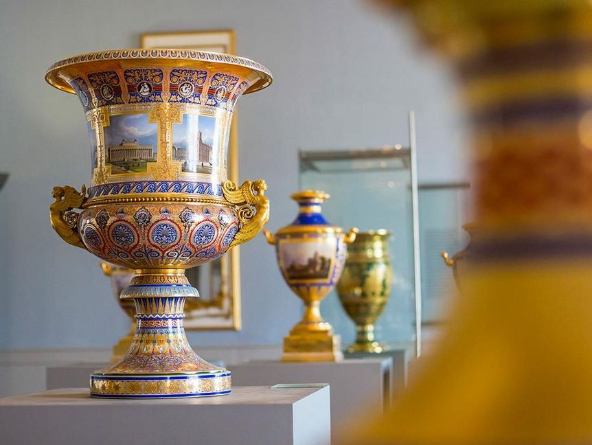Foto: Staatliche Schlösser und Gärten Baden-Württemberg, Thomas Wagner Residenzschloss Ludwigsburg, schöne Vasen im Keramikmuseum